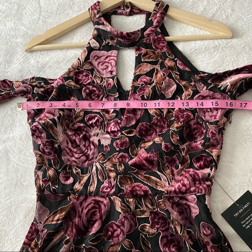 NWT Lulu’s Velvet Cold Shoulder Dress - Picture 5 of 10